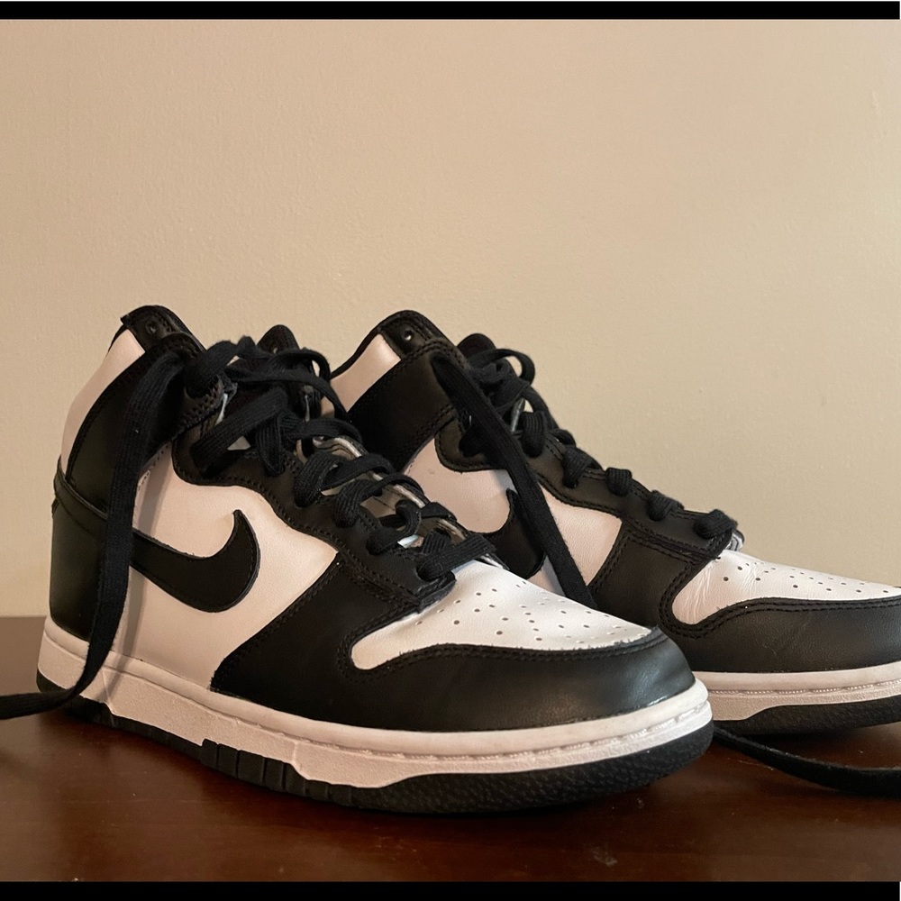 2021 Woman’s Dunk High ‘Black and White’